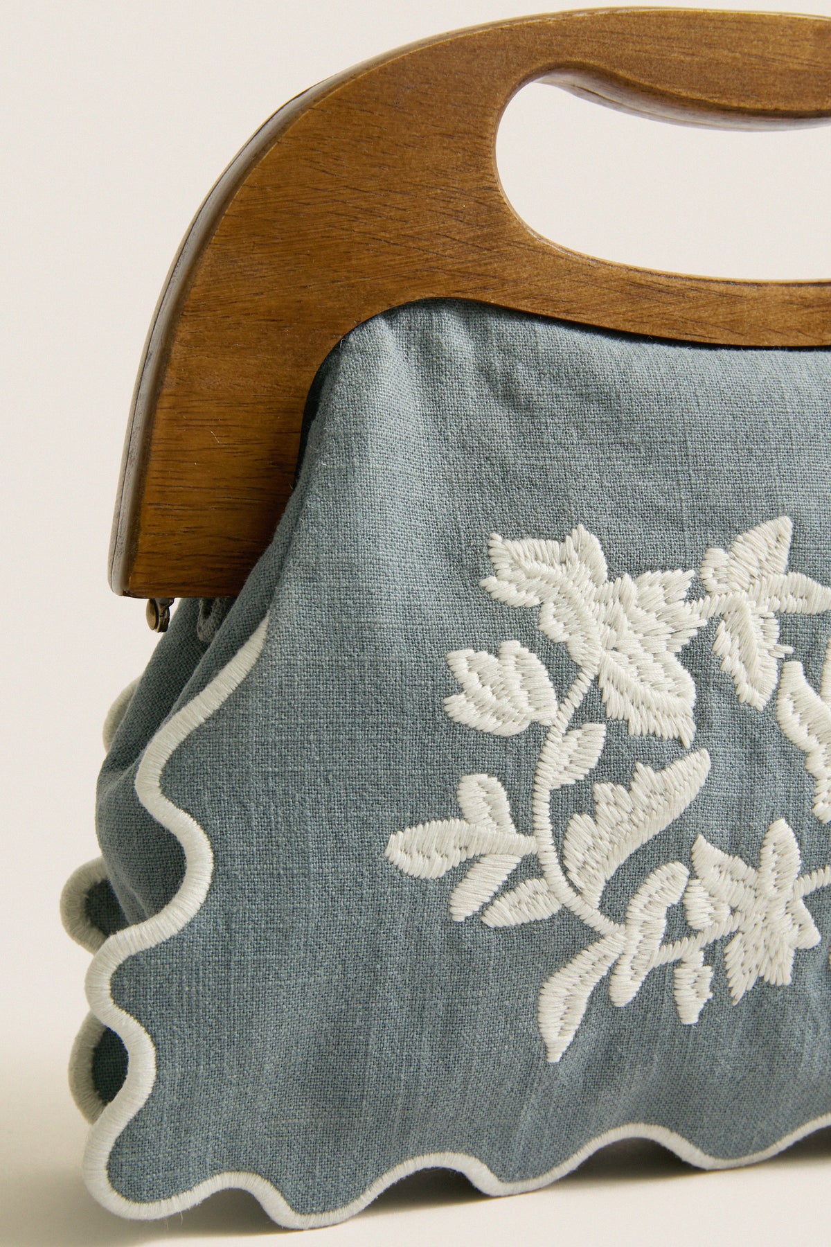 Chambray Floral Bermuda Wooden Handle Bag