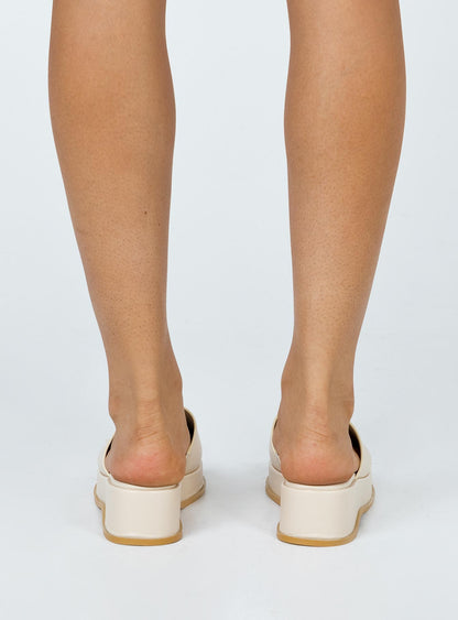 Bayshore Sandals Beige