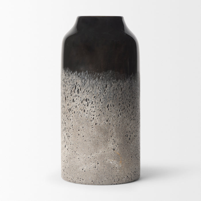 Emu Short Black w/ Gray Vase